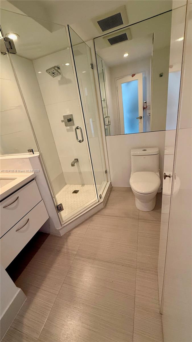 KING COLE CONDO - Residential