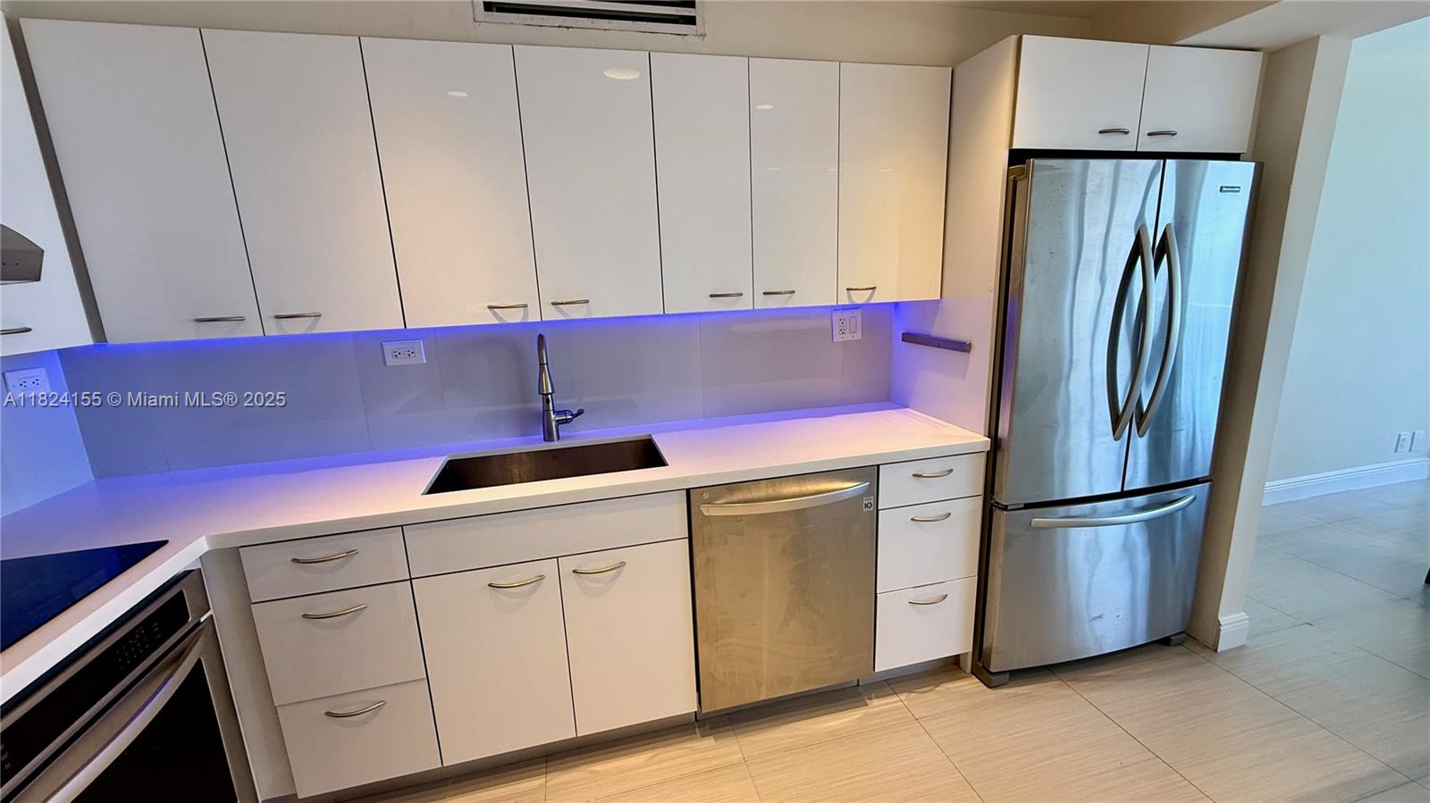 KING COLE CONDO - Residential