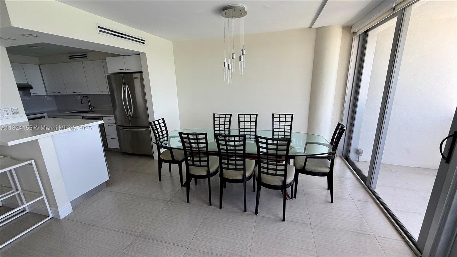 KING COLE CONDO - Residential