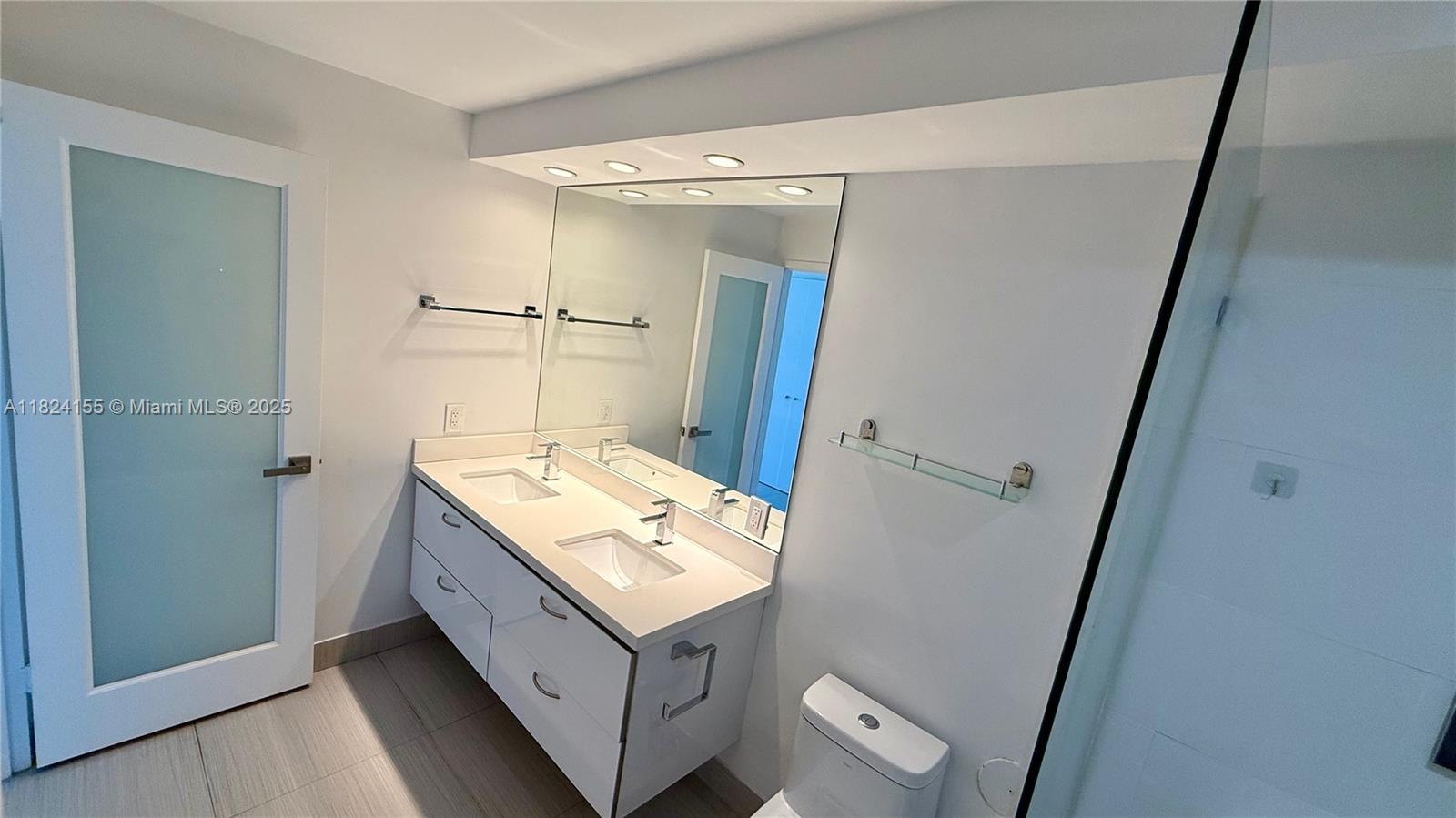 KING COLE CONDO - Residential