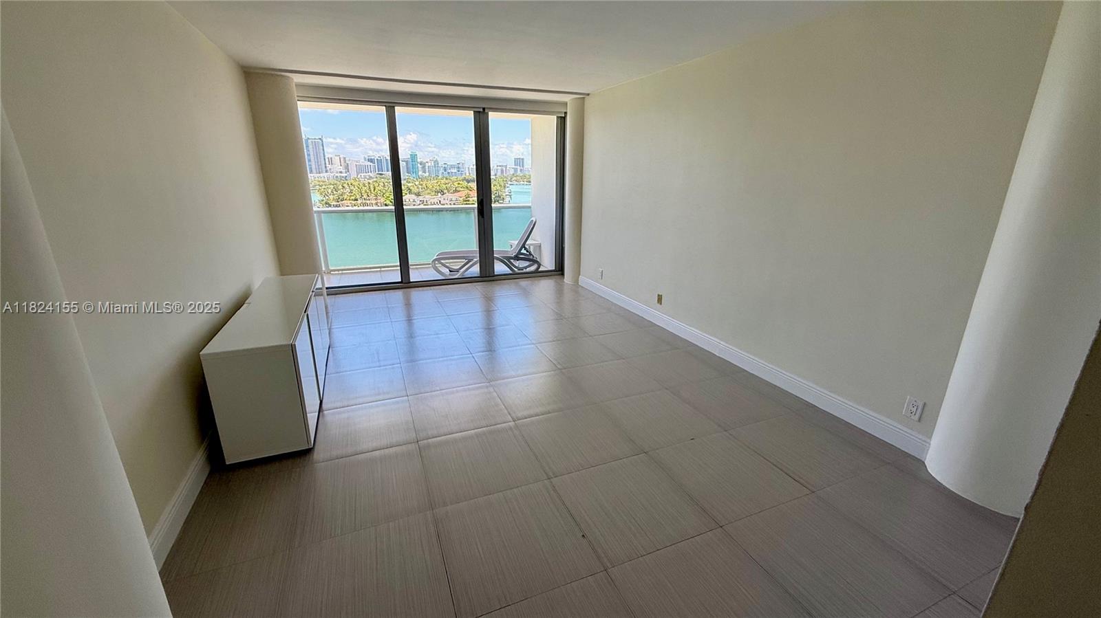 KING COLE CONDO - Residential