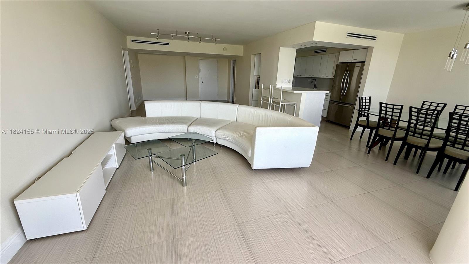 KING COLE CONDO - Residential