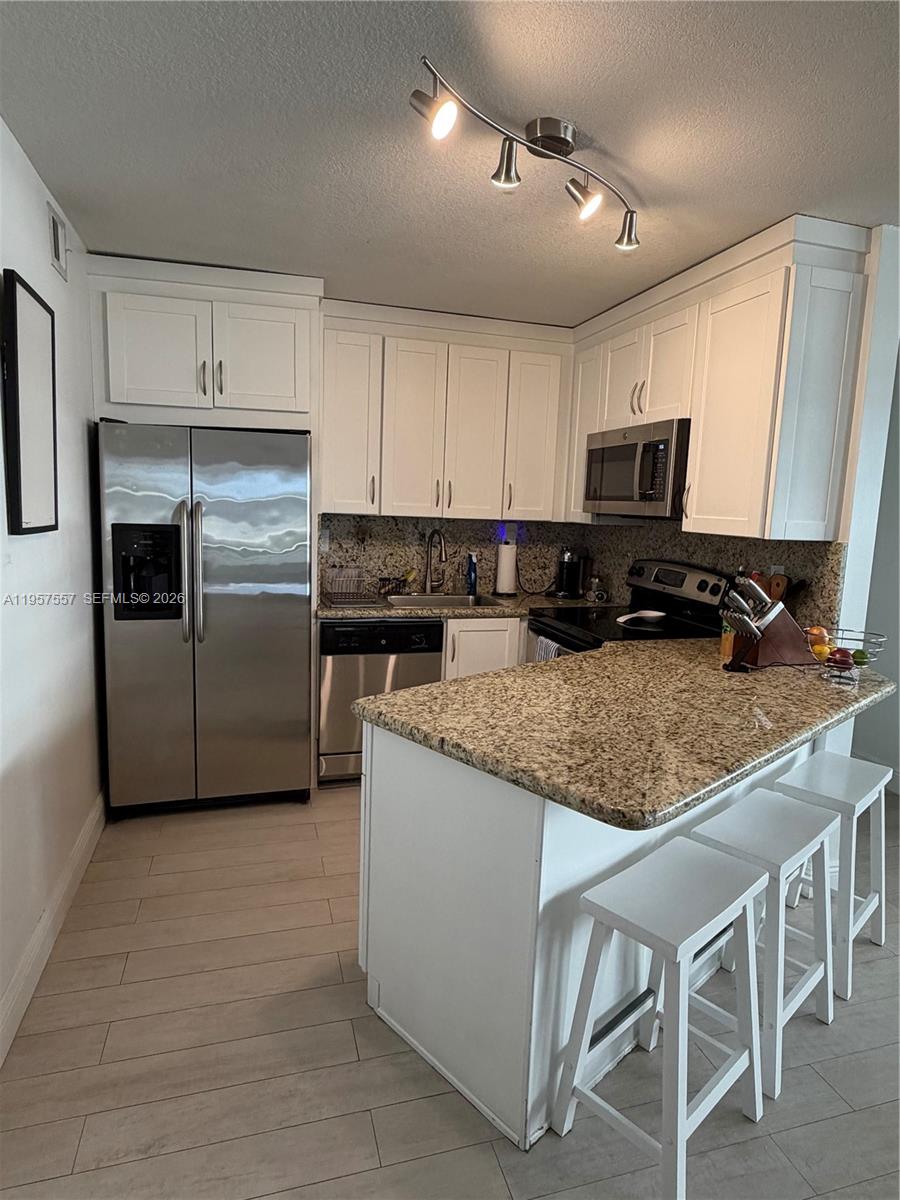 5845 Collins Ave 106