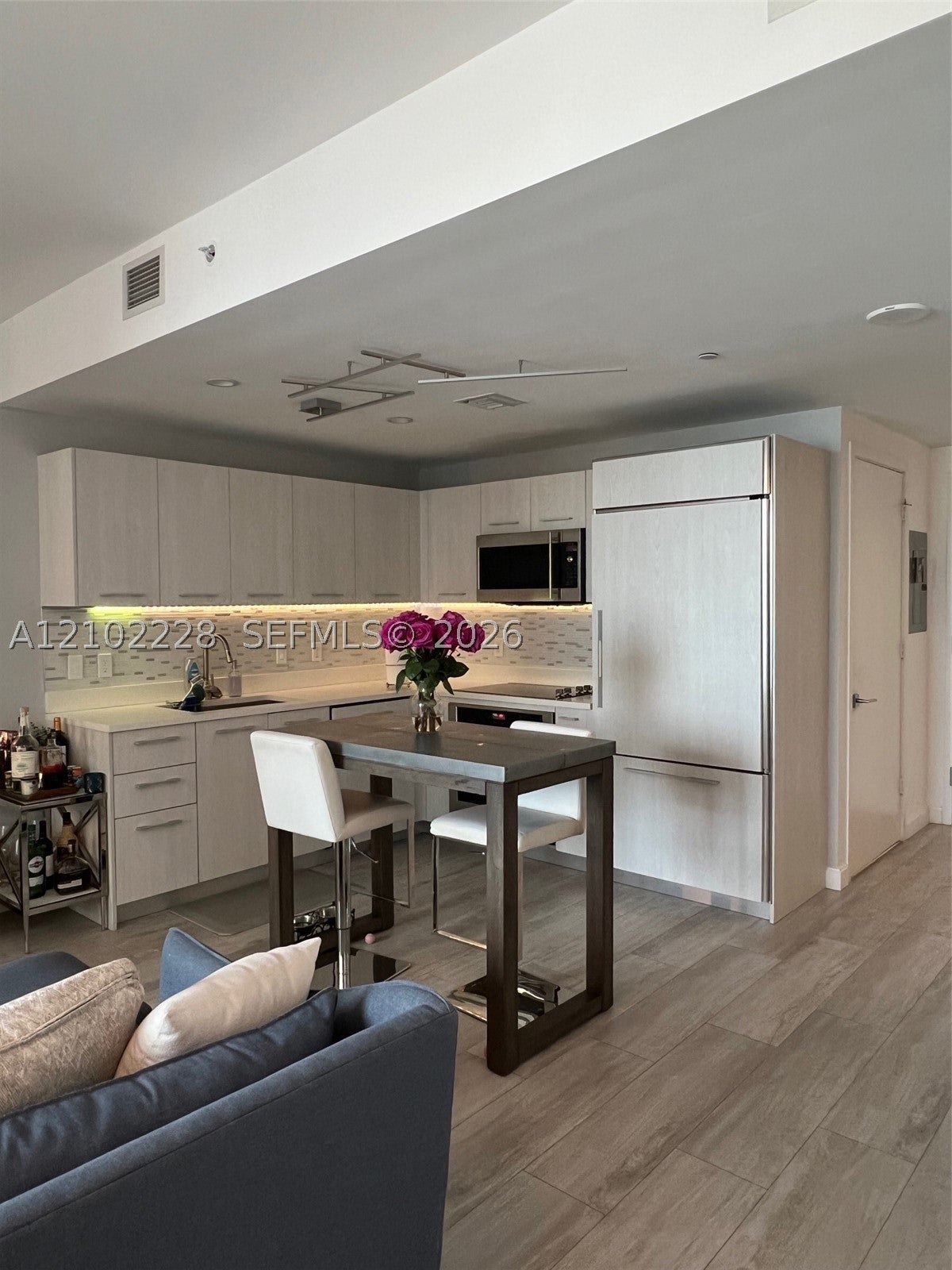 45 SW 9th St 2702