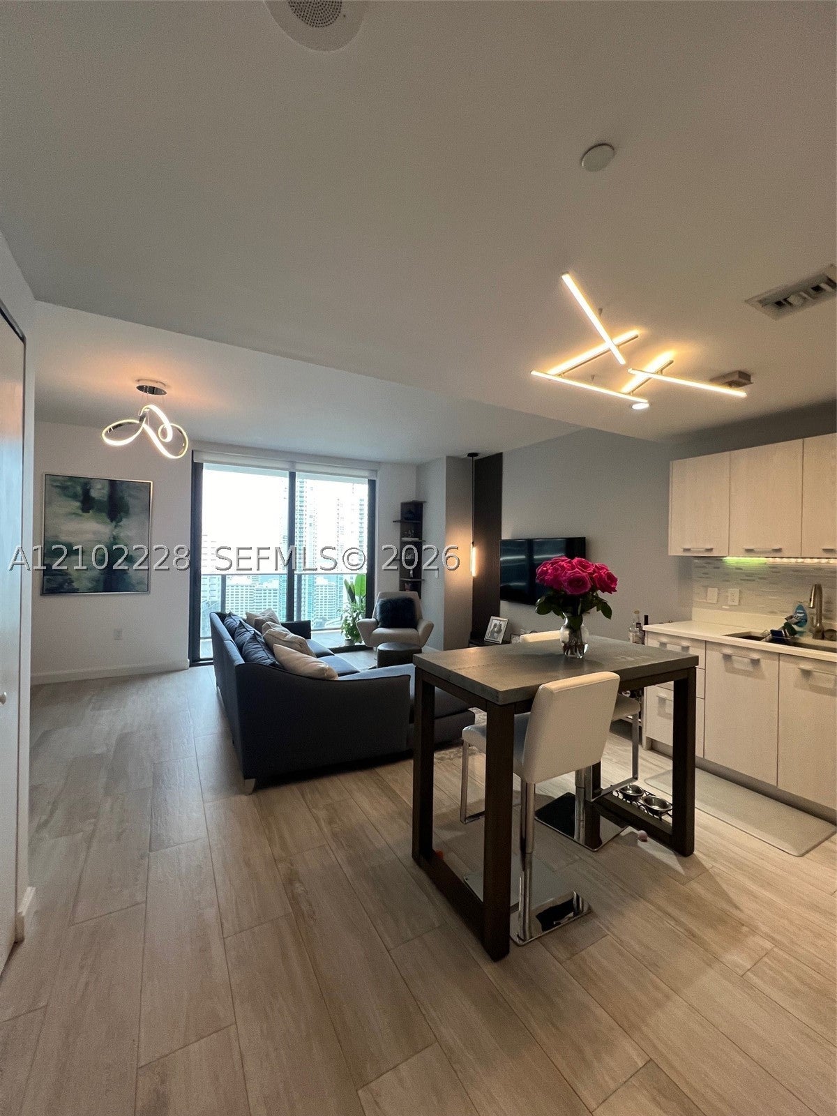 45 SW 9th St 2702