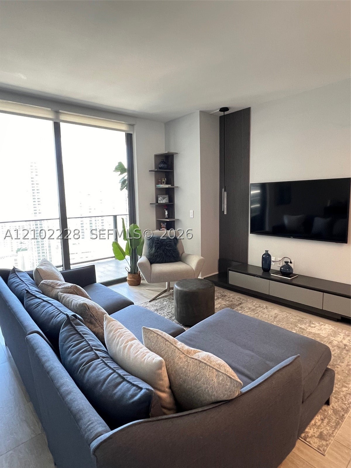 45 SW 9th St 2702