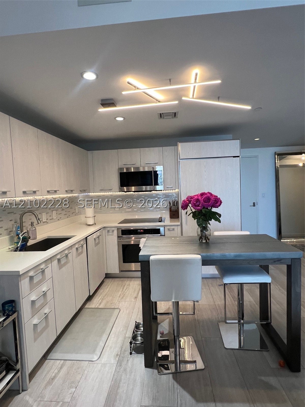 45 SW 9th St 2702
