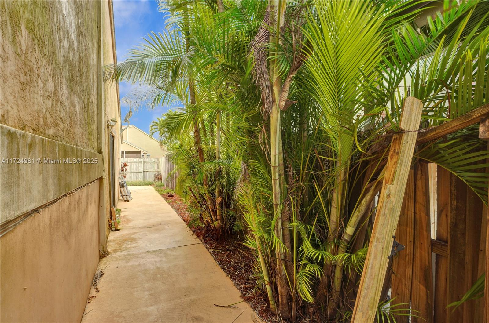 LAKES BY THE BAY SEC 1 - Residential