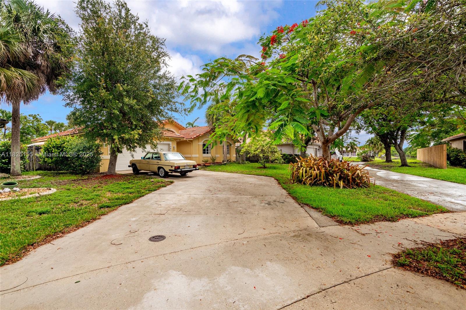 16859 Crestview Ln