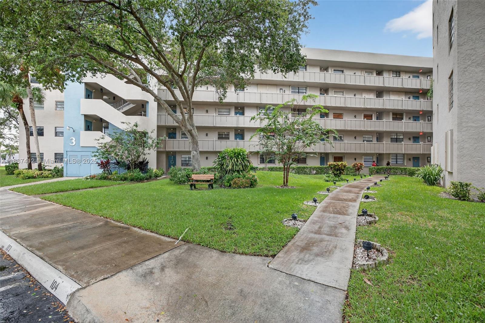 COLONY POINT 3 CONDO - Residential