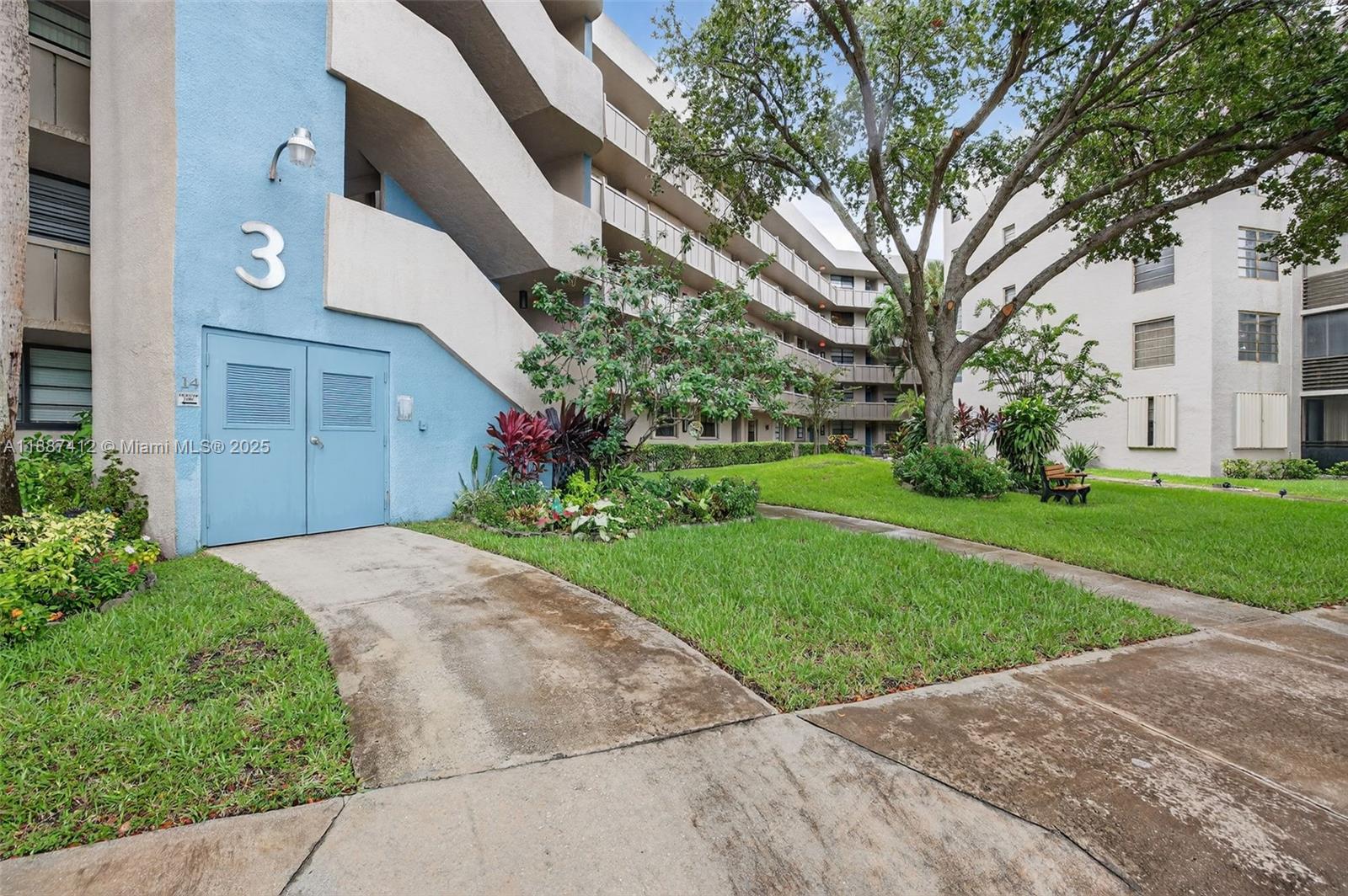 COLONY POINT 3 CONDO - Residential