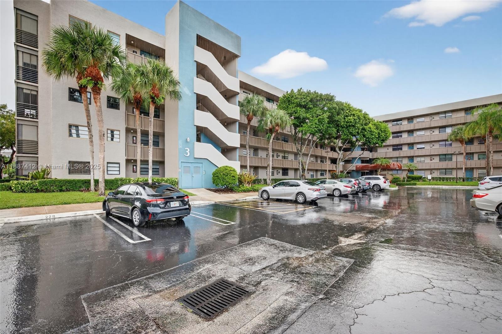 COLONY POINT 3 CONDO - Residential