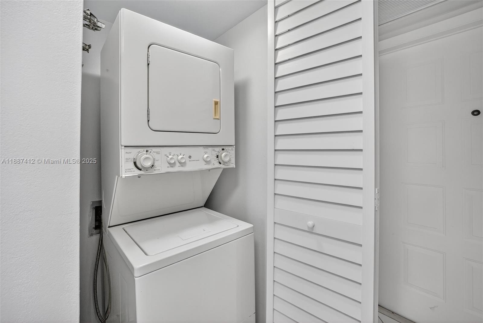 COLONY POINT 3 CONDO - Residential