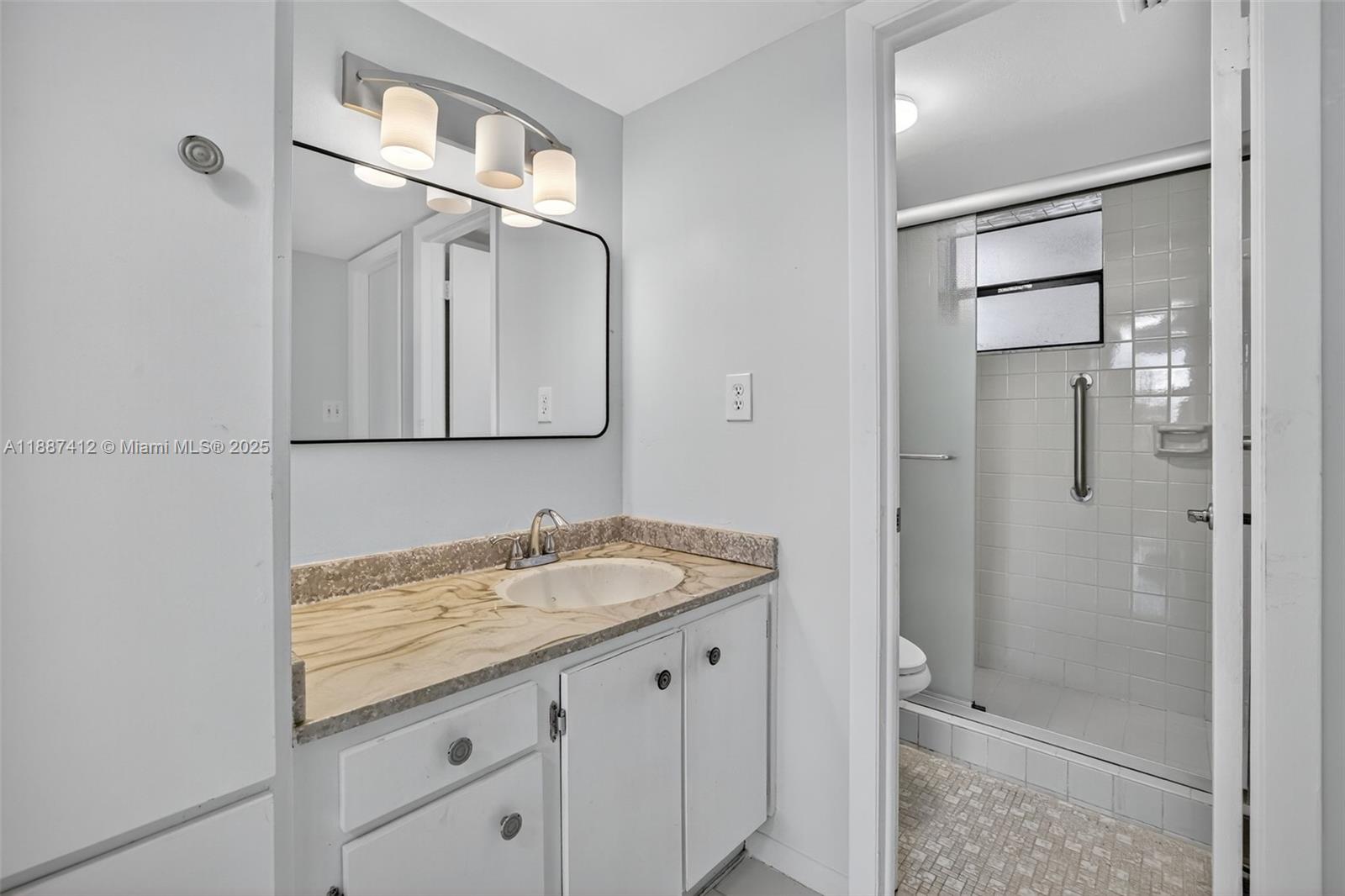 COLONY POINT 3 CONDO - Residential
