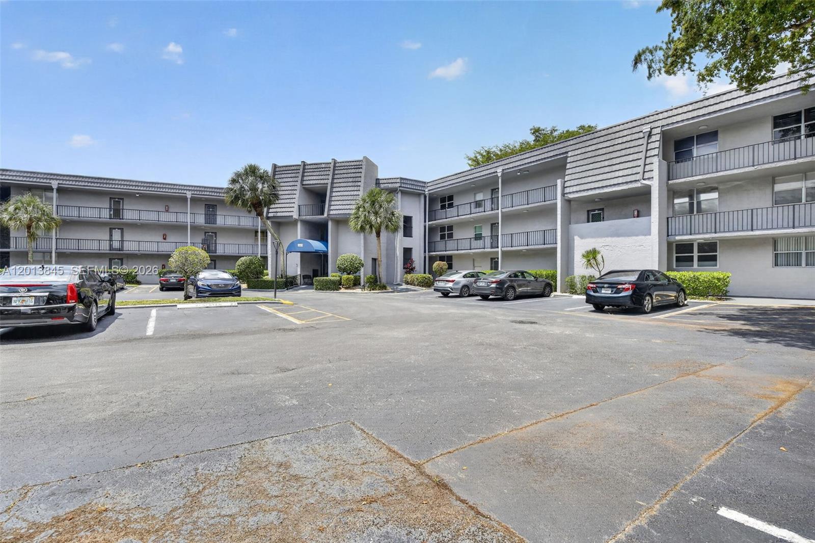 LIME BAY CONDOMINIUM 4 - Residential