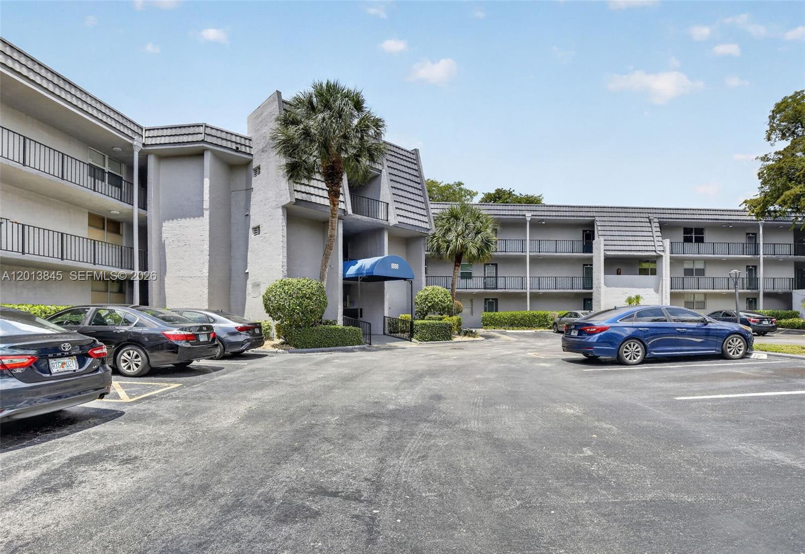 LIME BAY CONDOMINIUM 4 - Residential