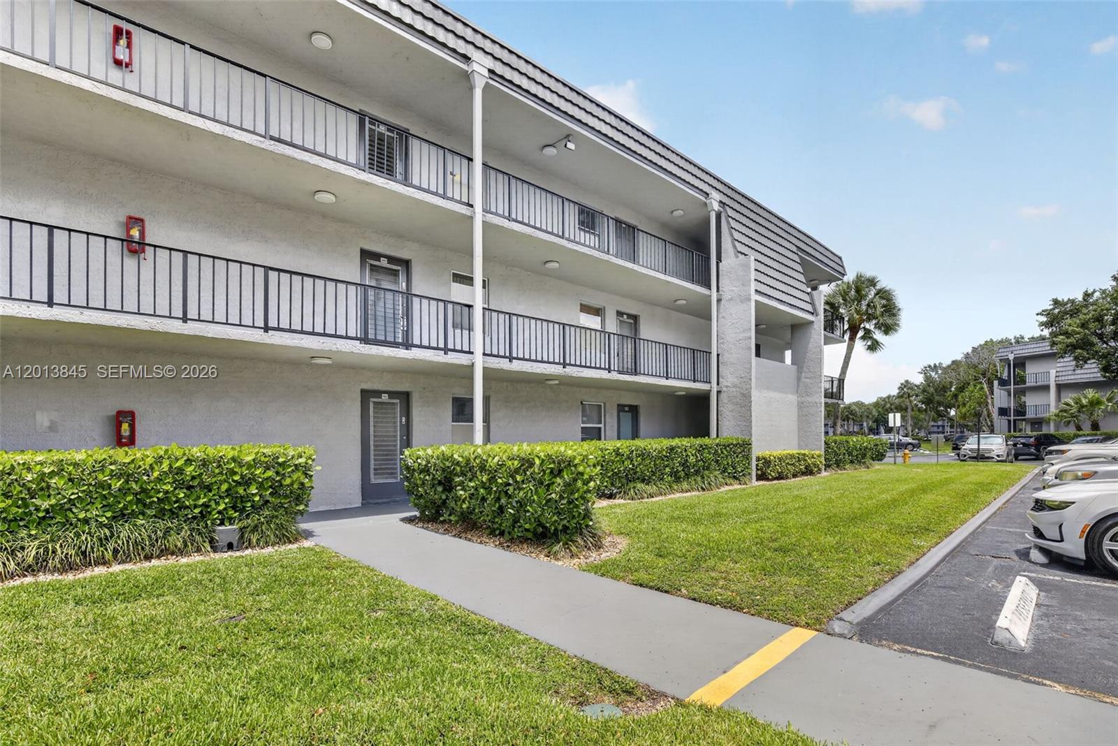 LIME BAY CONDOMINIUM 4 - Residential