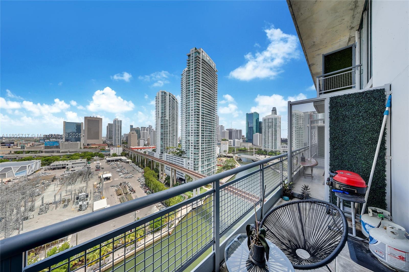 690 SW 1st Ct 2109