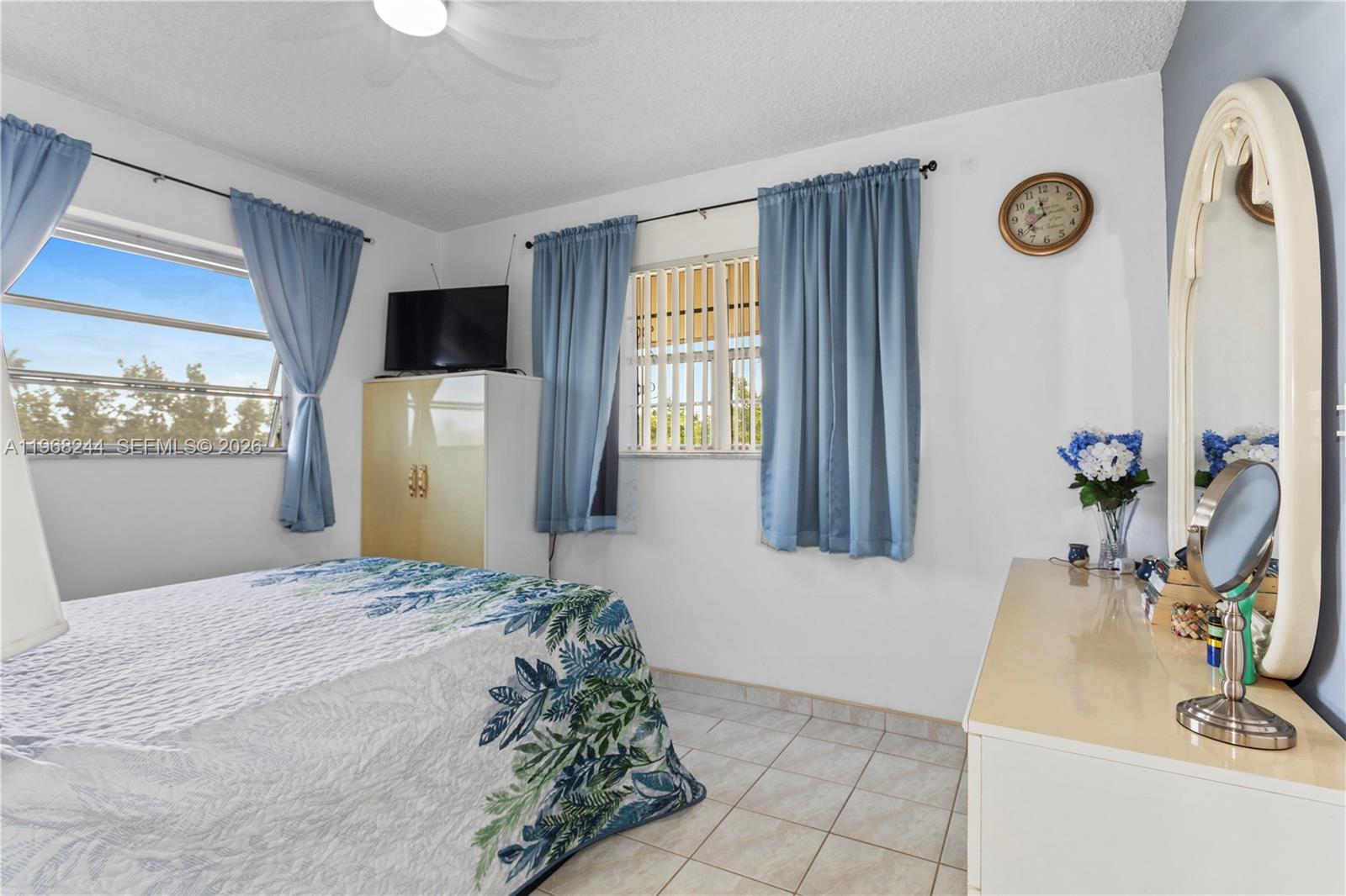 MAR-LEN GARDENS NO 11 COR - Residential