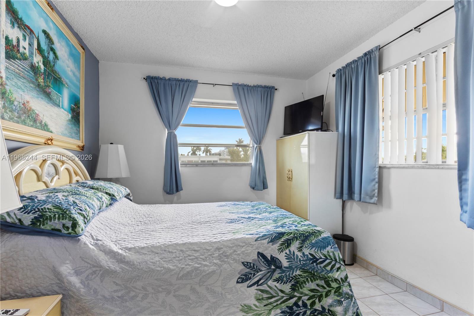 MAR-LEN GARDENS NO 11 COR - Residential