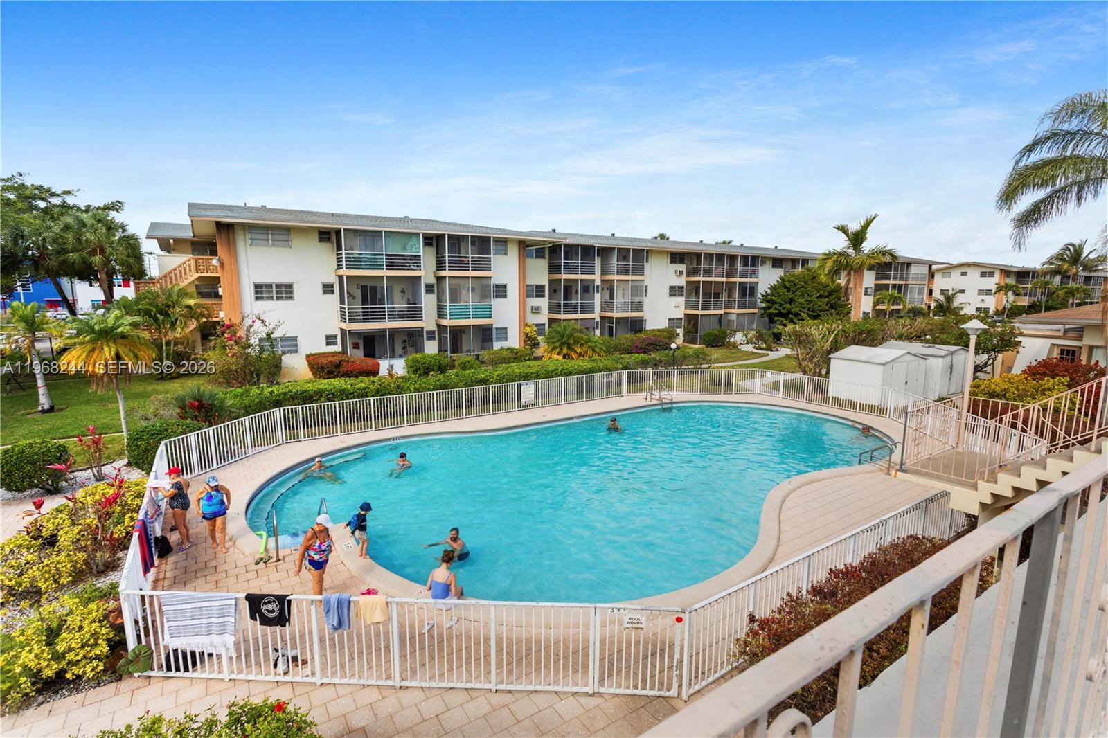 MAR-LEN GARDENS NO 11 COR - Residential