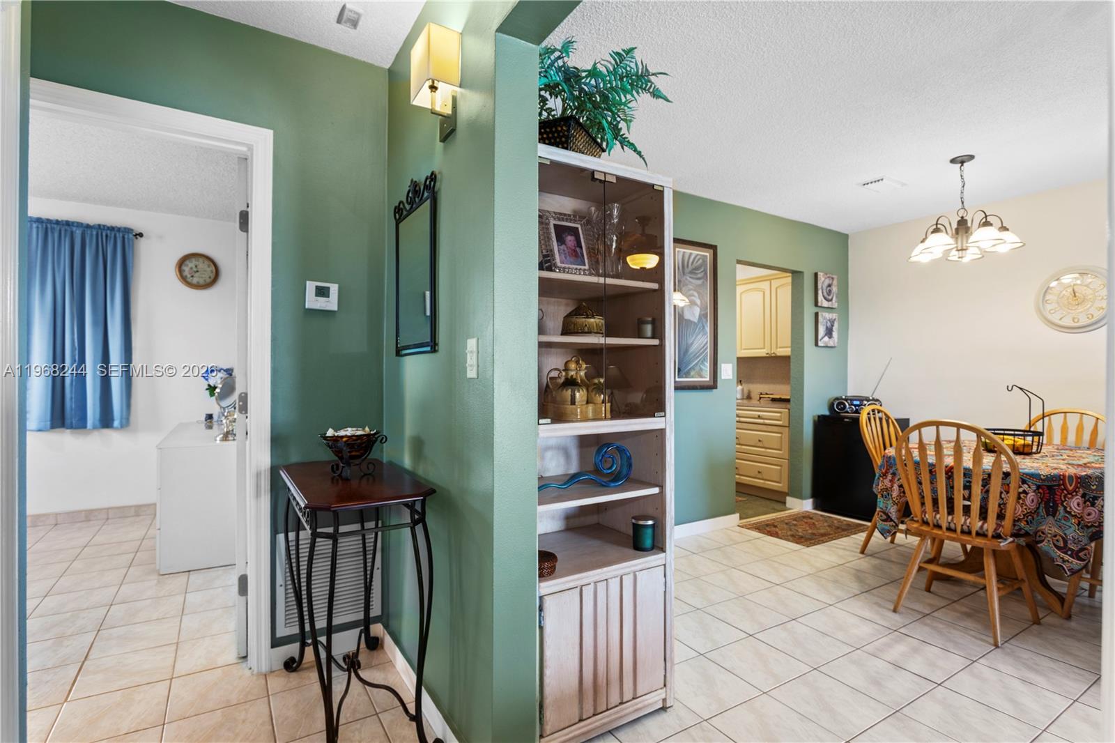 MAR-LEN GARDENS NO 11 COR - Residential