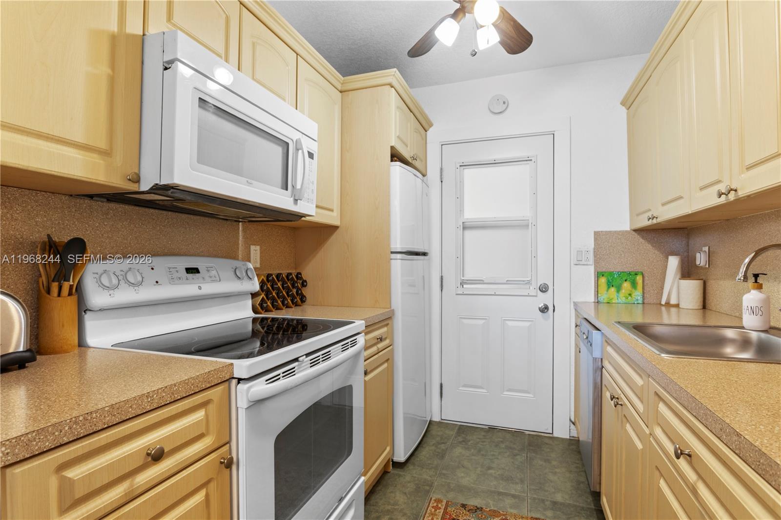 MAR-LEN GARDENS NO 11 COR - Residential