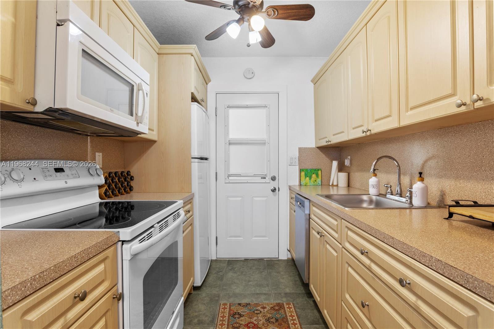 MAR-LEN GARDENS NO 11 COR - Residential