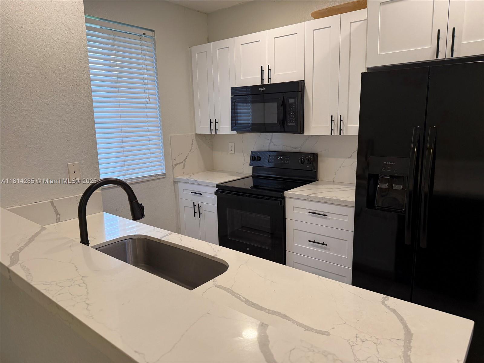 Rental Property at 6054 Sw 19th Ct 6054, North Lauderdale, Miami-Dade County, Florida - Bedrooms: 2 
Bathrooms: 3  - $2,500 MO.