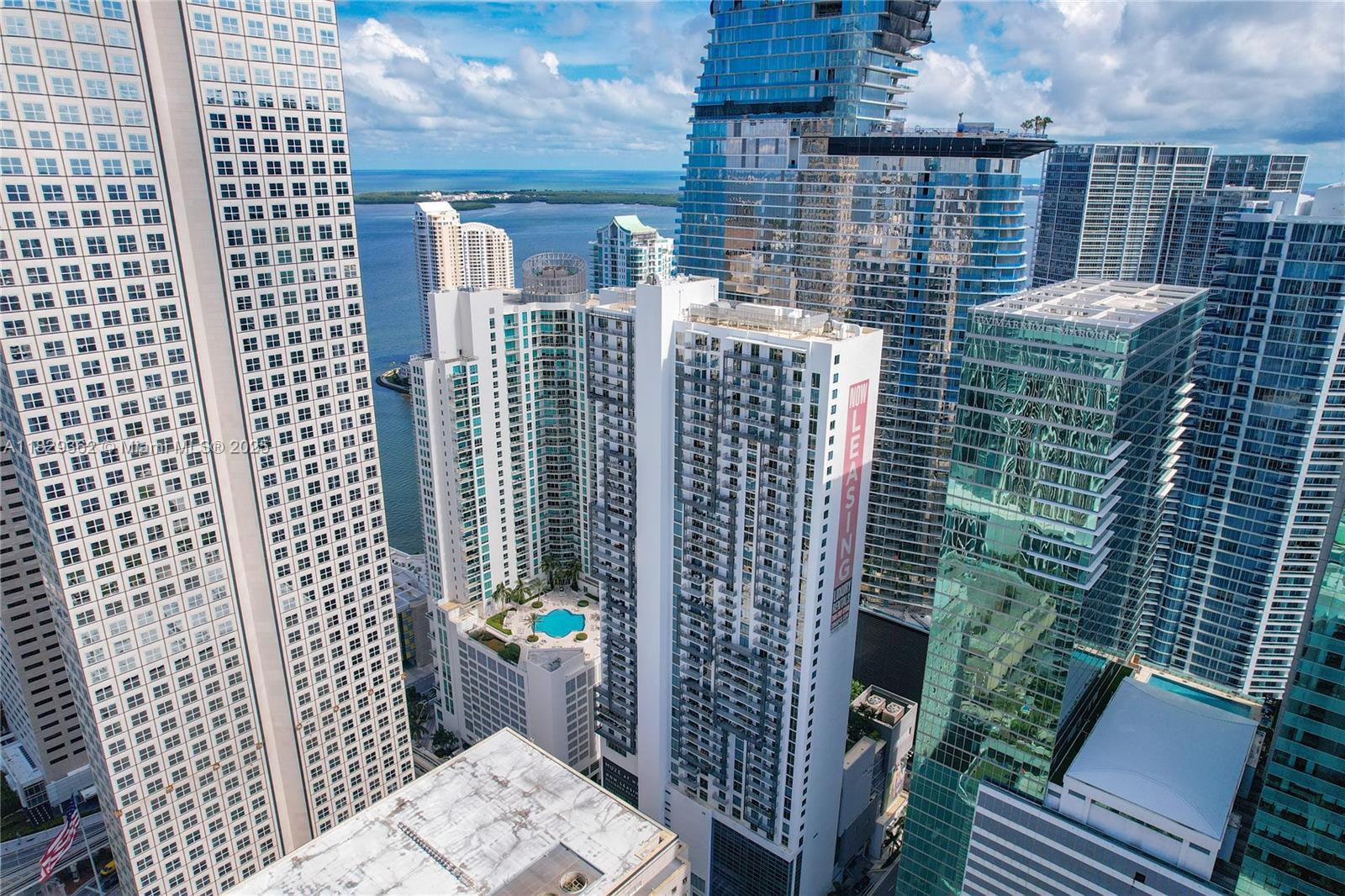 PENTHOUSE! Muze at Met has redefined luxury living in Downtown Miami. Located in the heart of the downtown area, Muze at Met offers luxurious apartment homes with beautiful features and elegant amenities. Our Miami apartments will also include retail, Celebrity Chef Gordon Ramsey Hell's Kitchen, and even Silver Spot Cinema! Enter the lobby of our apartments in Miami and be greeted by our concierge staff before going to the wellness area or relaxation lounge. Take your pup to the dog salon or head over to the game room and entertainment area for after work fun. Prices and availability subject to change without notice.