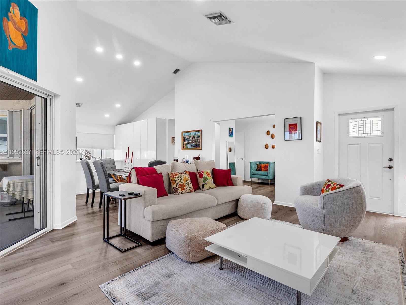 371 NW 101st Ter, Pembroke Pines, FL, 33026/$580,000 4 371 NW 101st Ter