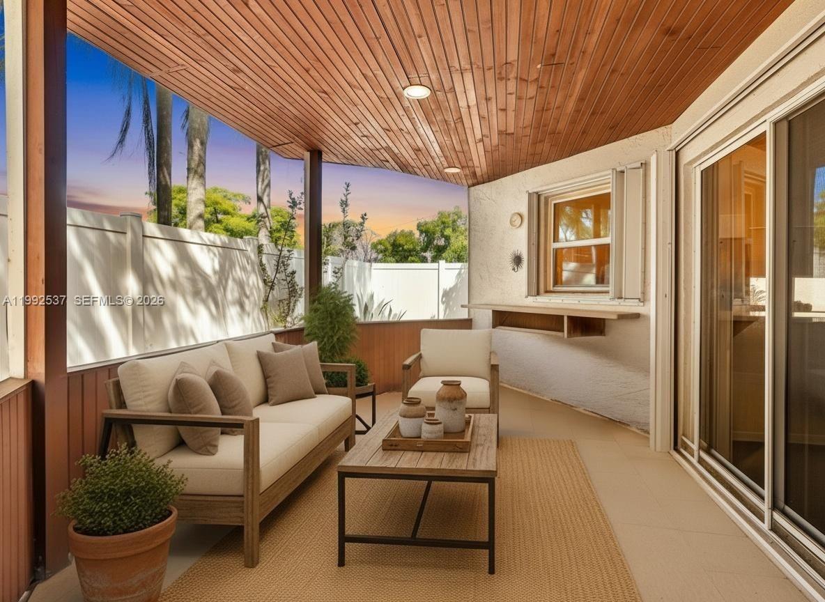 371 NW 101st Ter, Pembroke Pines, FL, 33026/$580,000 1 371 NW 101st Ter