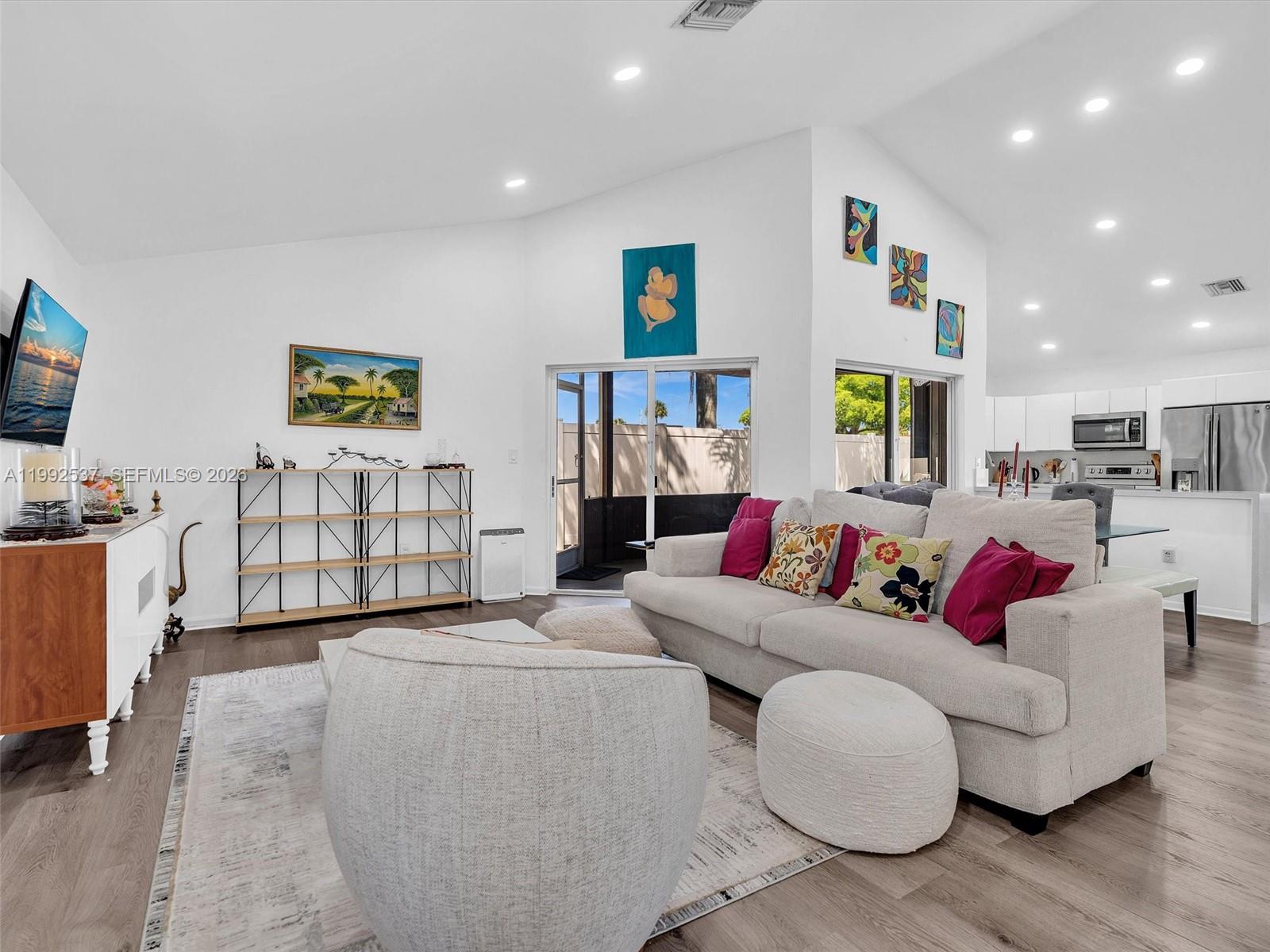 371 NW 101st Ter, Pembroke Pines, FL, 33026/$580,000 2 371 NW 101st Ter