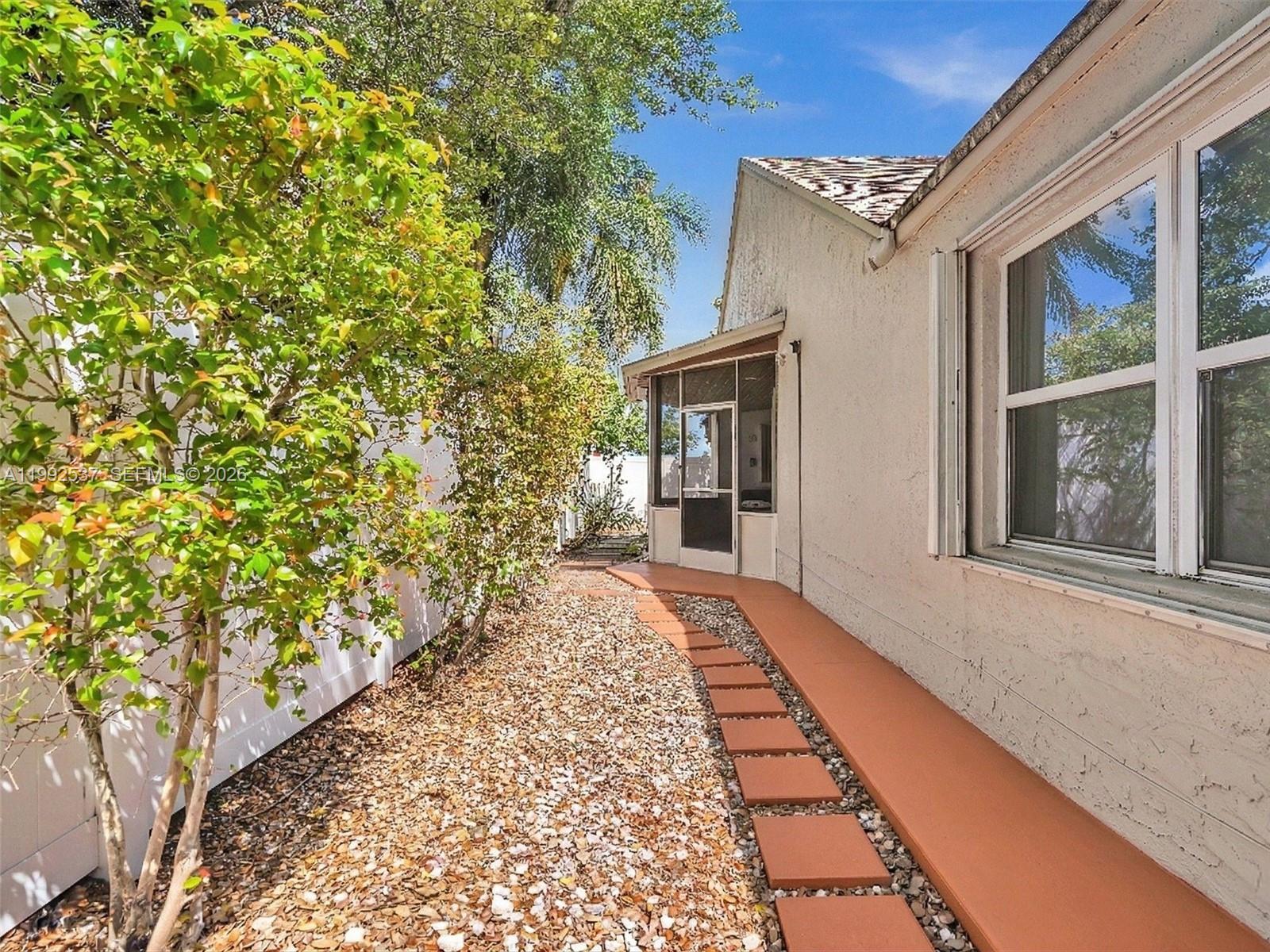 CORAL LAKES - Residential