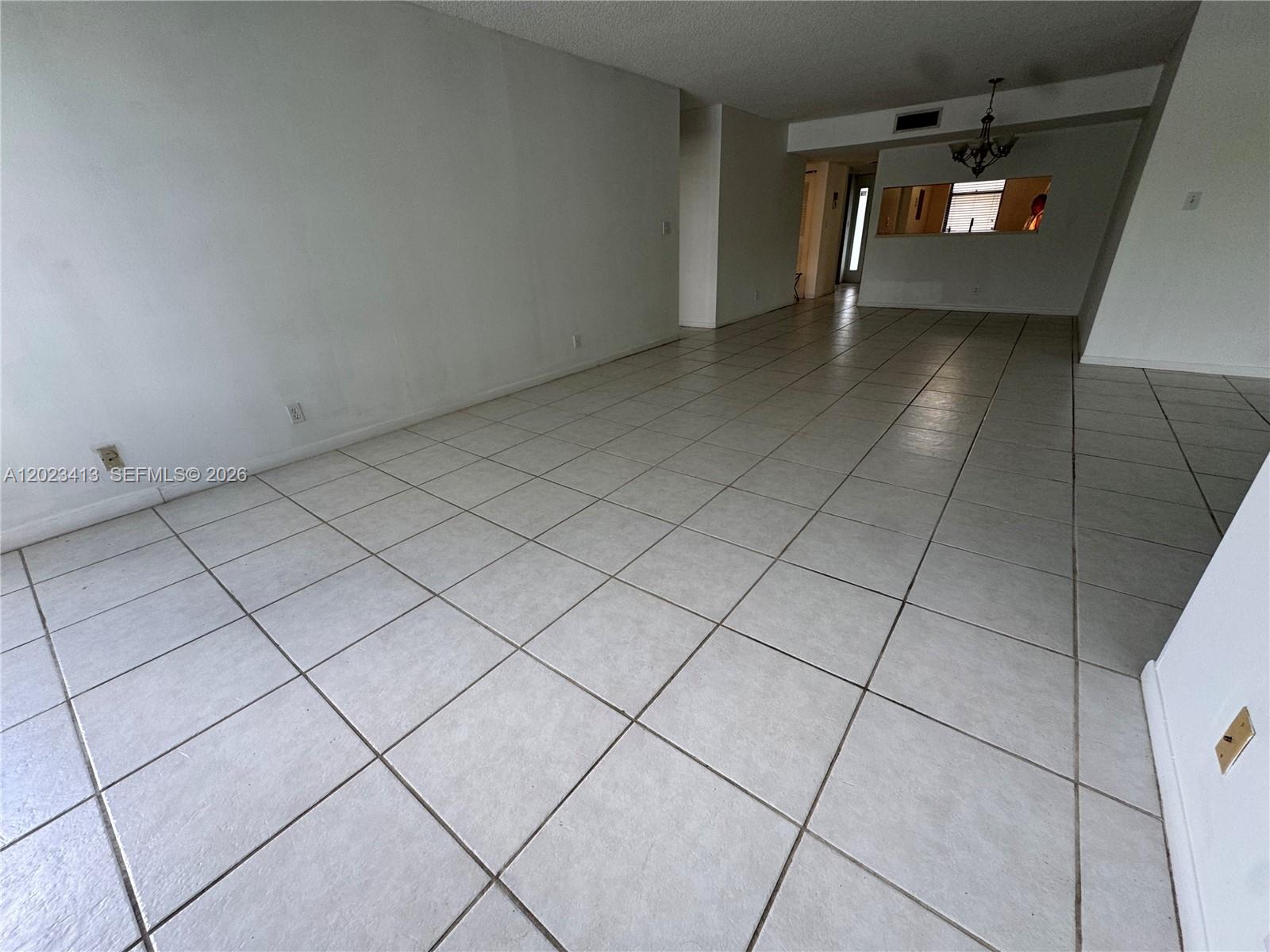 2768 S Carambola Cir S 206, Coconut Creek, FL, 33066/$224,999 4 2768 S Carambola Cir S 206
