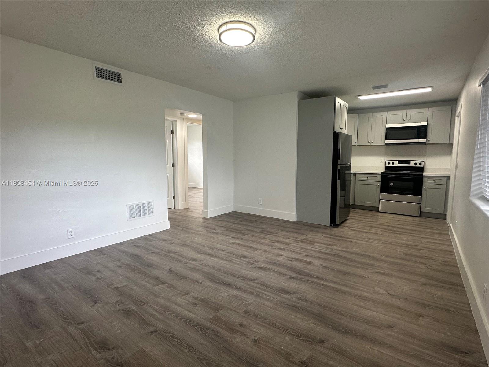 Rental Property at 2401 Nw 9th Ave 6, Wilton Manors, Broward County, Florida - Bedrooms: 2 
Bathrooms: 1  - $1,895 MO.