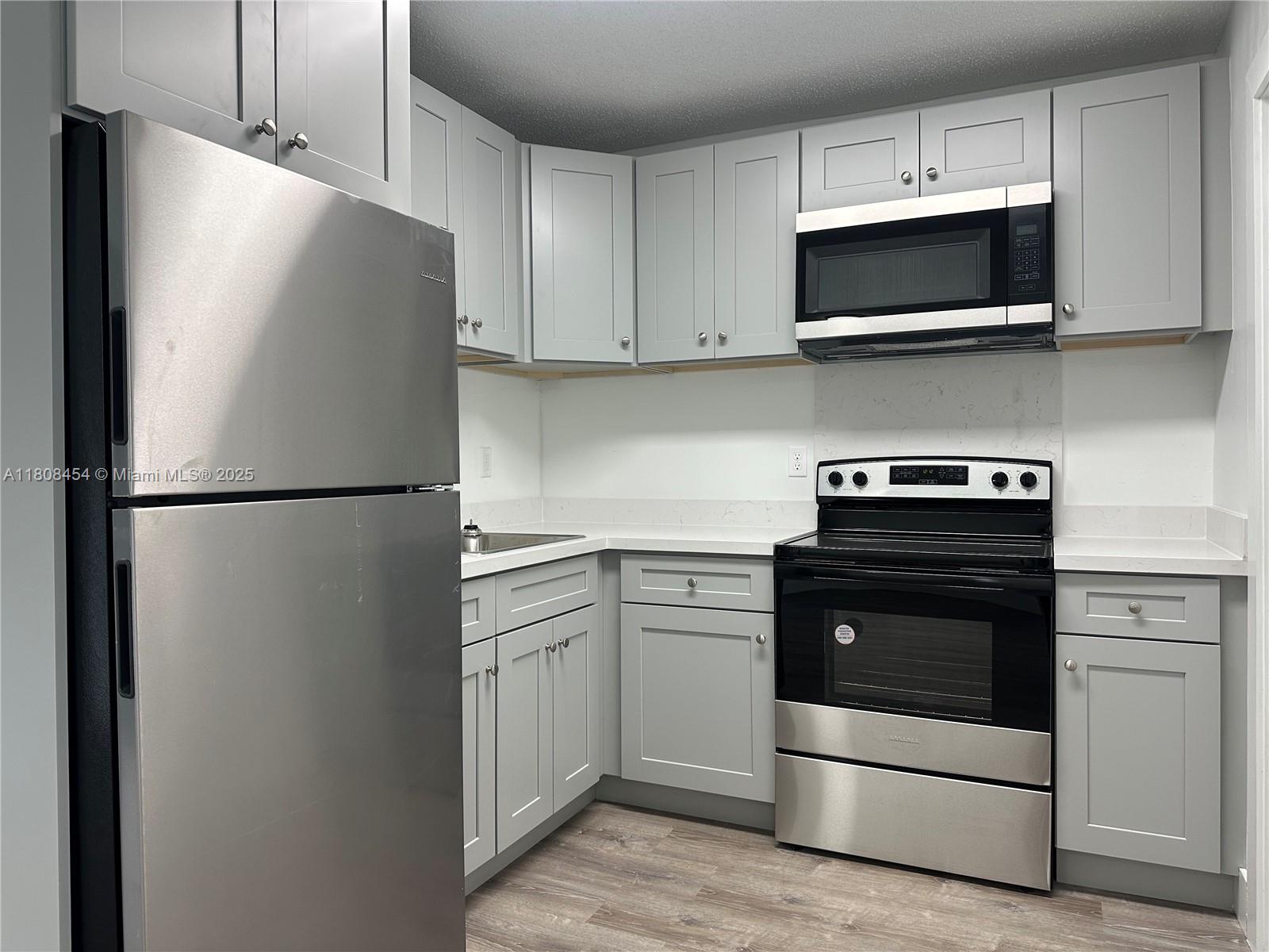 2401 Nw 9th Ave 6, Wilton Manors, Broward County, Florida - 2 Bedrooms  
1 Bathrooms - 