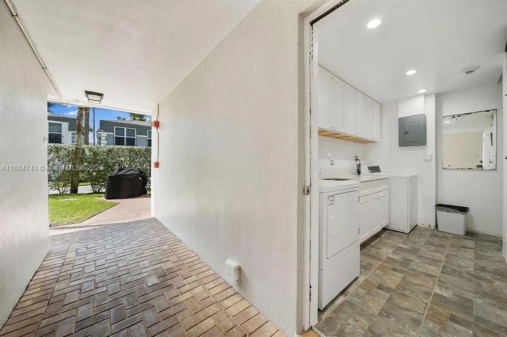 HILLSBORO IMPERIAL APTS C - Residential