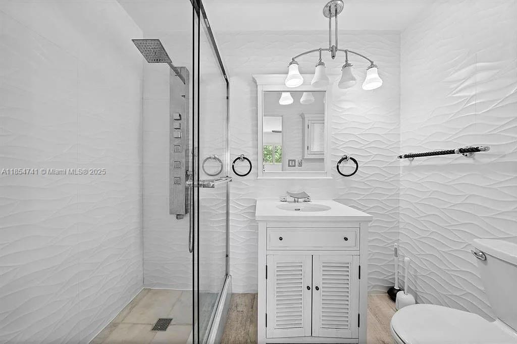 HILLSBORO IMPERIAL APTS C - Residential