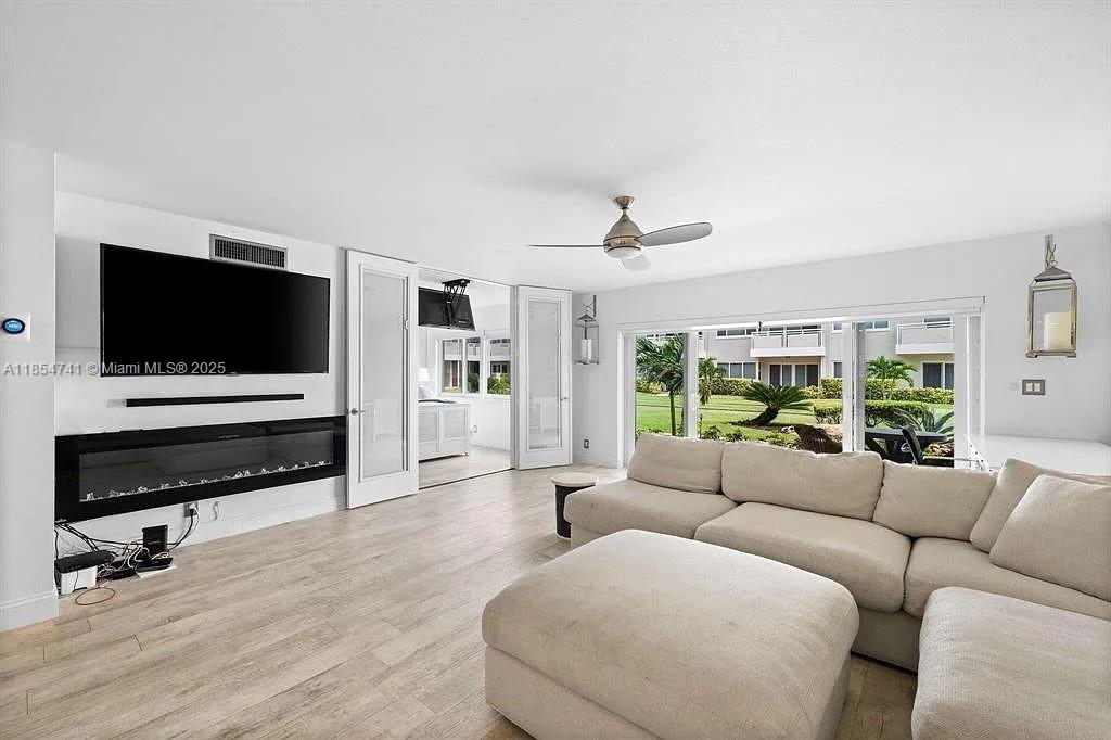 HILLSBORO IMPERIAL APTS C - Residential