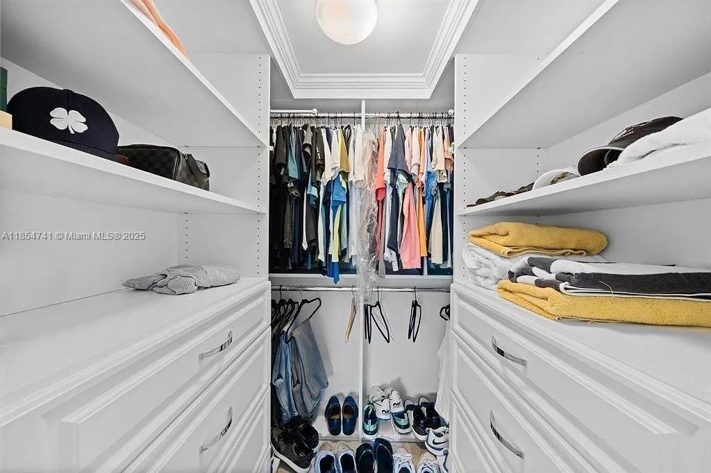 HILLSBORO IMPERIAL APTS C - Residential