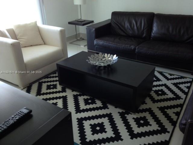 GREAT LOCATION IN THE HEART OF BRICKELL. WALKING DISTANCE TO EVERYWHERE. GREAT SPLIT 2/2