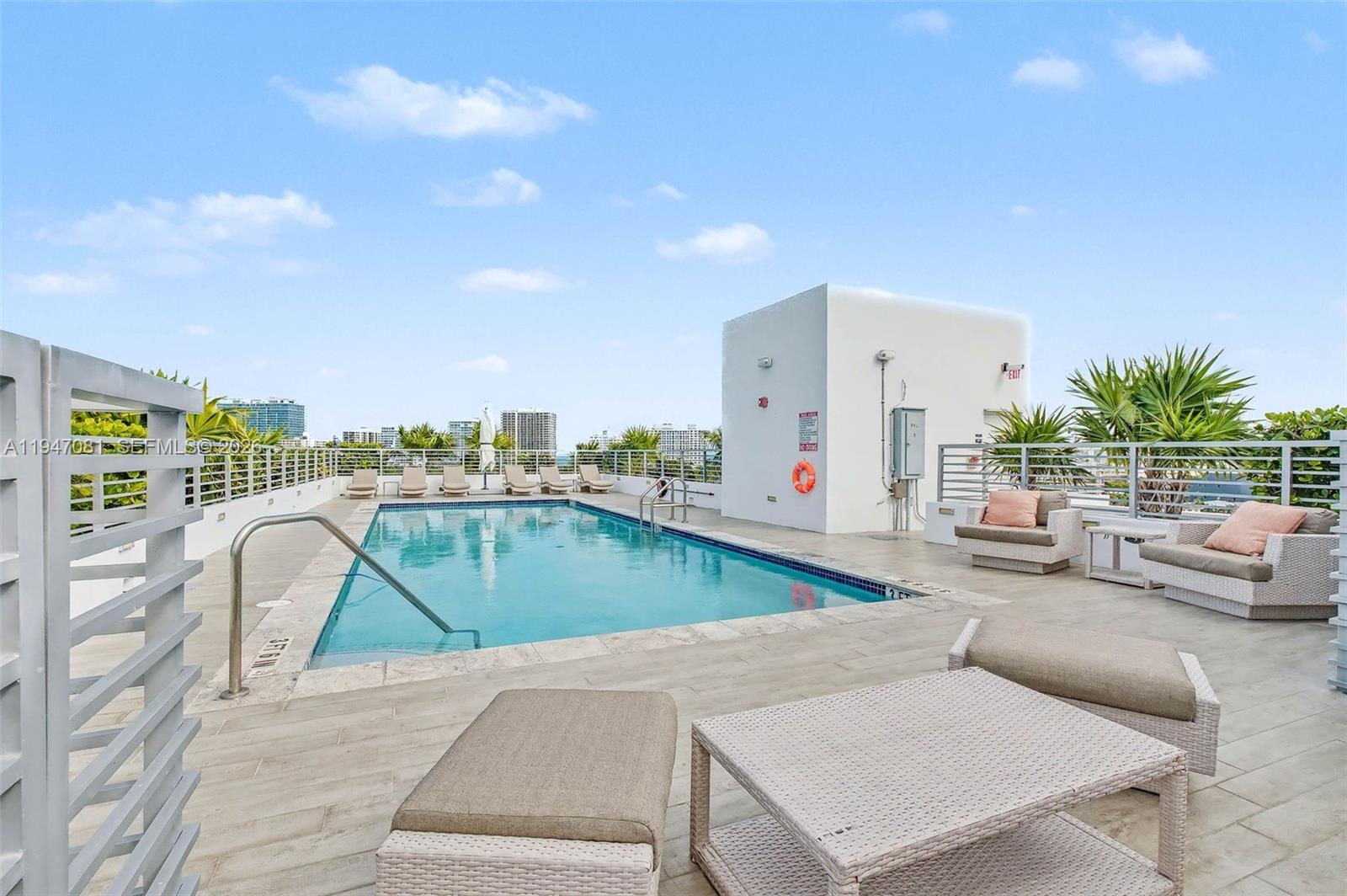 BAY HARBOUR ISLAND - Residential