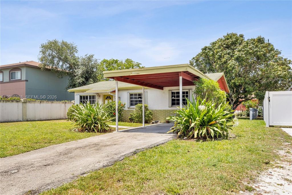 Photo of 441 NW 2nd Ave, Deerfield Beach, FL 33441 (MLS # A12015318)