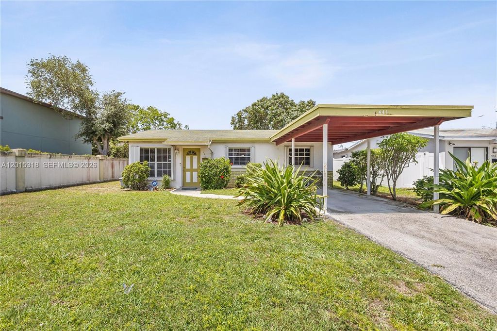 Photo of 441 NW 2nd Ave, Deerfield Beach, FL 33441 (MLS # A12015318)