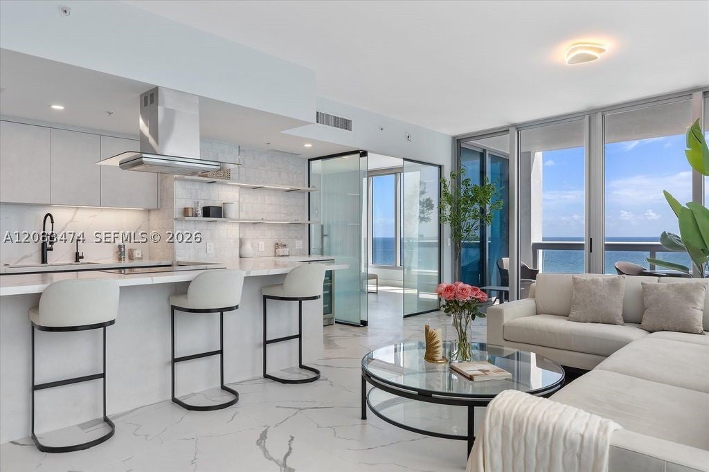 6899 Collins Ave