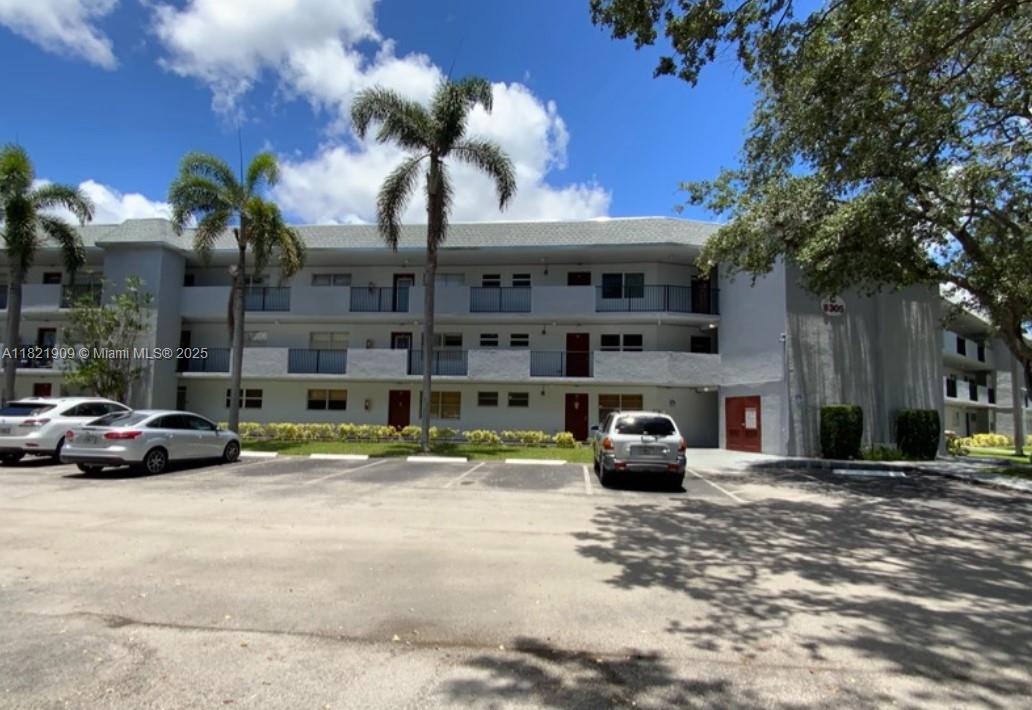 For Sale in Fairways of Tamarac
Charming 2 bed, 2 full baths condo offering 1,040 sq ft of comfortable living space. Features include tile floors throughout, in-unit washer and dryer, and a spacious living area perfect for relaxing or entertaining. Enjoy peaceful garden views from your screened balcony. Located in a community with easy access to shopping, dining, and more. * This property is under the first look initiative. For the first 30 days on the market, seller will entertain offers for owner occupants ONLY. Once this period passes, all offers will be considered.*