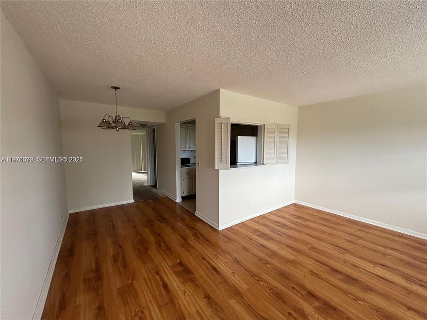 Bright and spacious 1 bedroom unit in Century Village West Palm Beach, a 55+ community.
Amazing amenities: clubhouse, theatre, bus service, pools, fitness center and more.
A MUST SEE