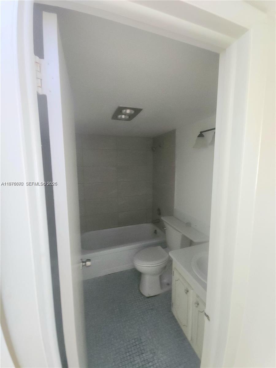 WINDSOR CONDOS - Residential Lease