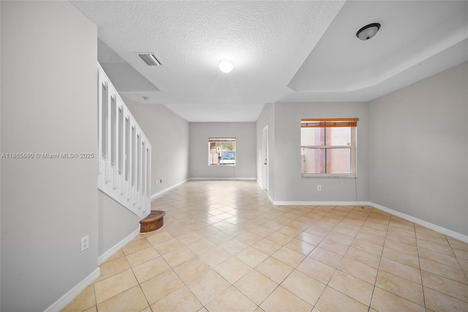 THUNDERBIRD PARK - Residential